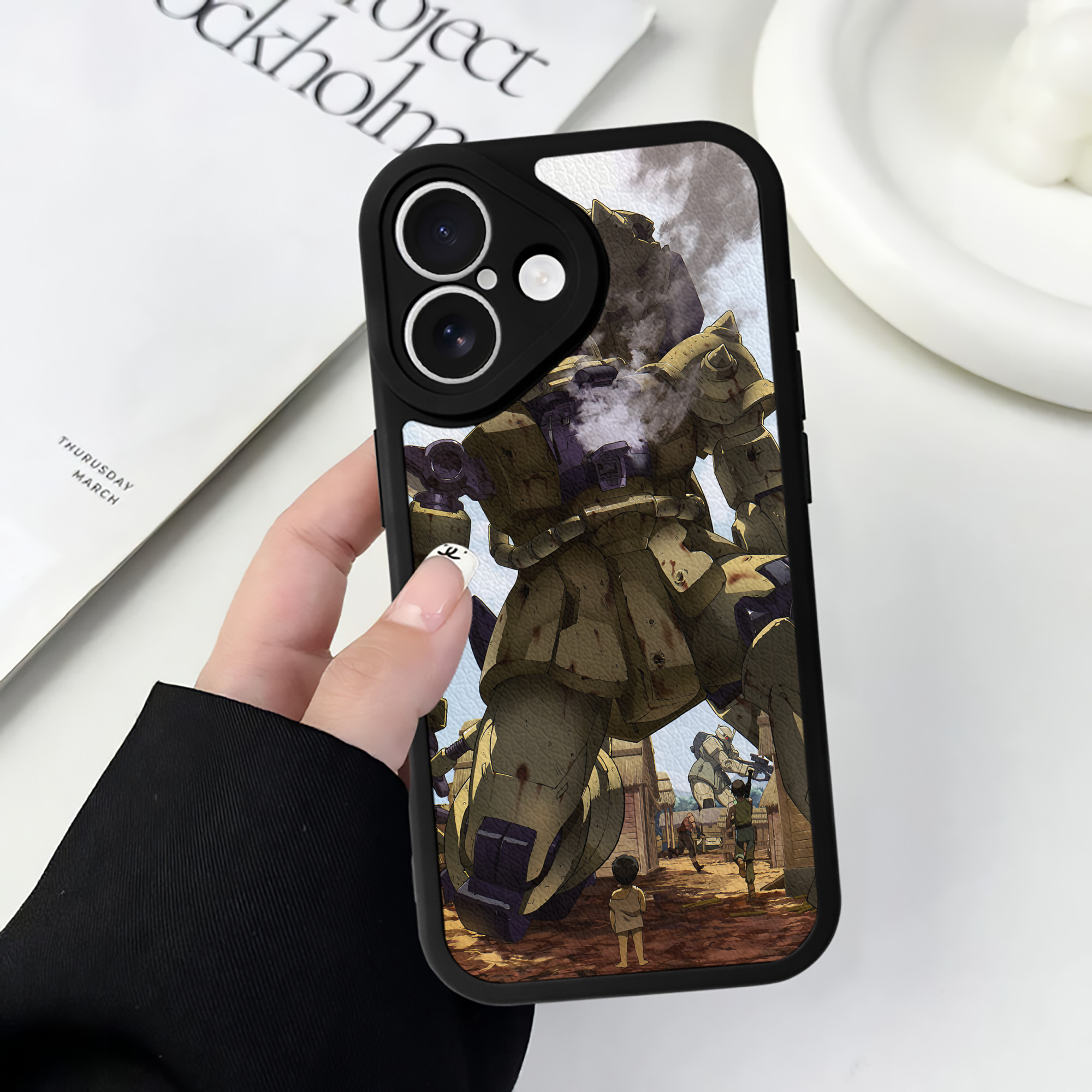 （画像用） 機動戦士ガンダム Mobile Suit Gundam 【iPhone 16シリーズ対応】シリコンスマホケース（レザー調） 材質：シリコン